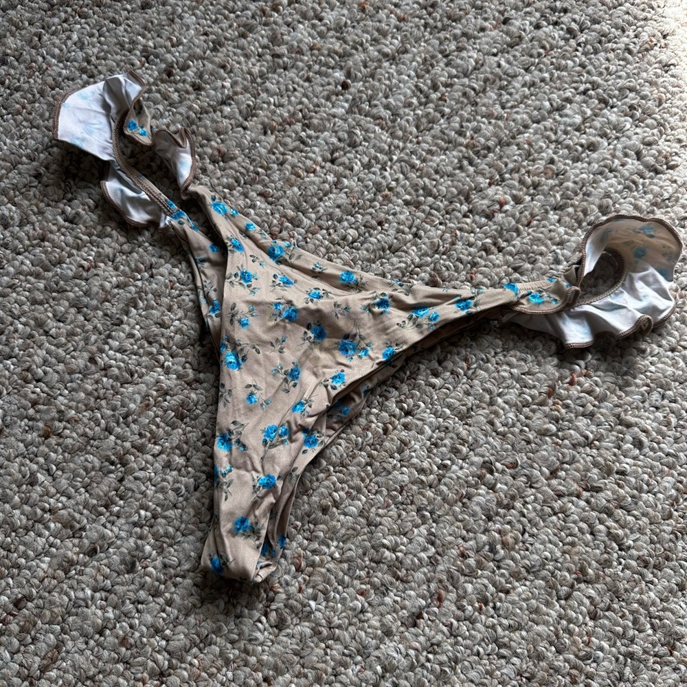 FRANKIES CHEEKY, RUFFLED BIKINI BOTTOMS